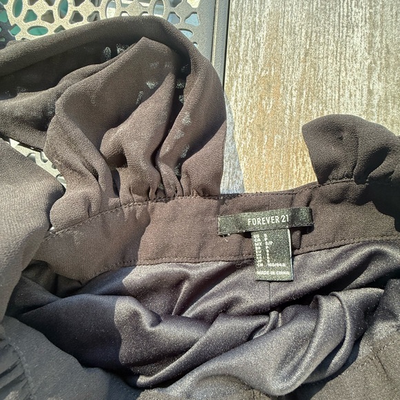 Elegant Black Halter Dress 🤍 - Picture 4 of 4